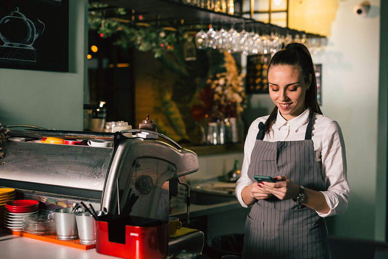 ERP-oppaan avulla selvität, millainen ohjelmisto sopii parhaiten työvuoroperustaiselle alalle.